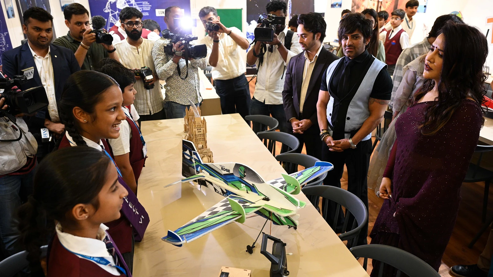 इकोनॉमिक सर्वे में AI पर बड़ा विज़न: UPI जैसा मॉडल, बच्चों के लिए क्रेडिट-बेस्ड फेलोशिप और IT सेक्टर को चेतावनी